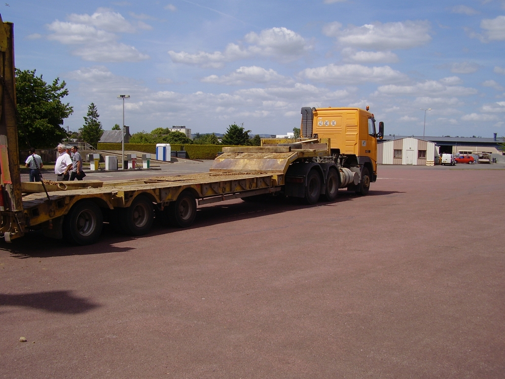 20110601 WHALE:BALEINE ARRIVES IN VIRE FROM BRÉCEY Bill Twohigg 36.jpg
